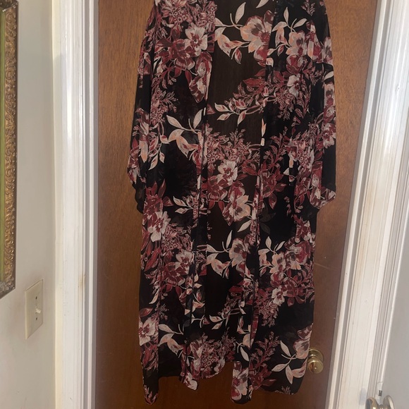 P Michael Other - Floral Women's Kimono Robe in Black and Pink